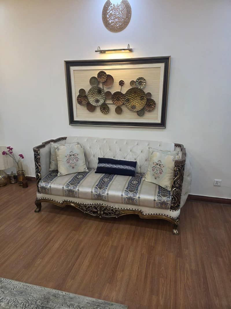7 seaters sofa with center Table 1