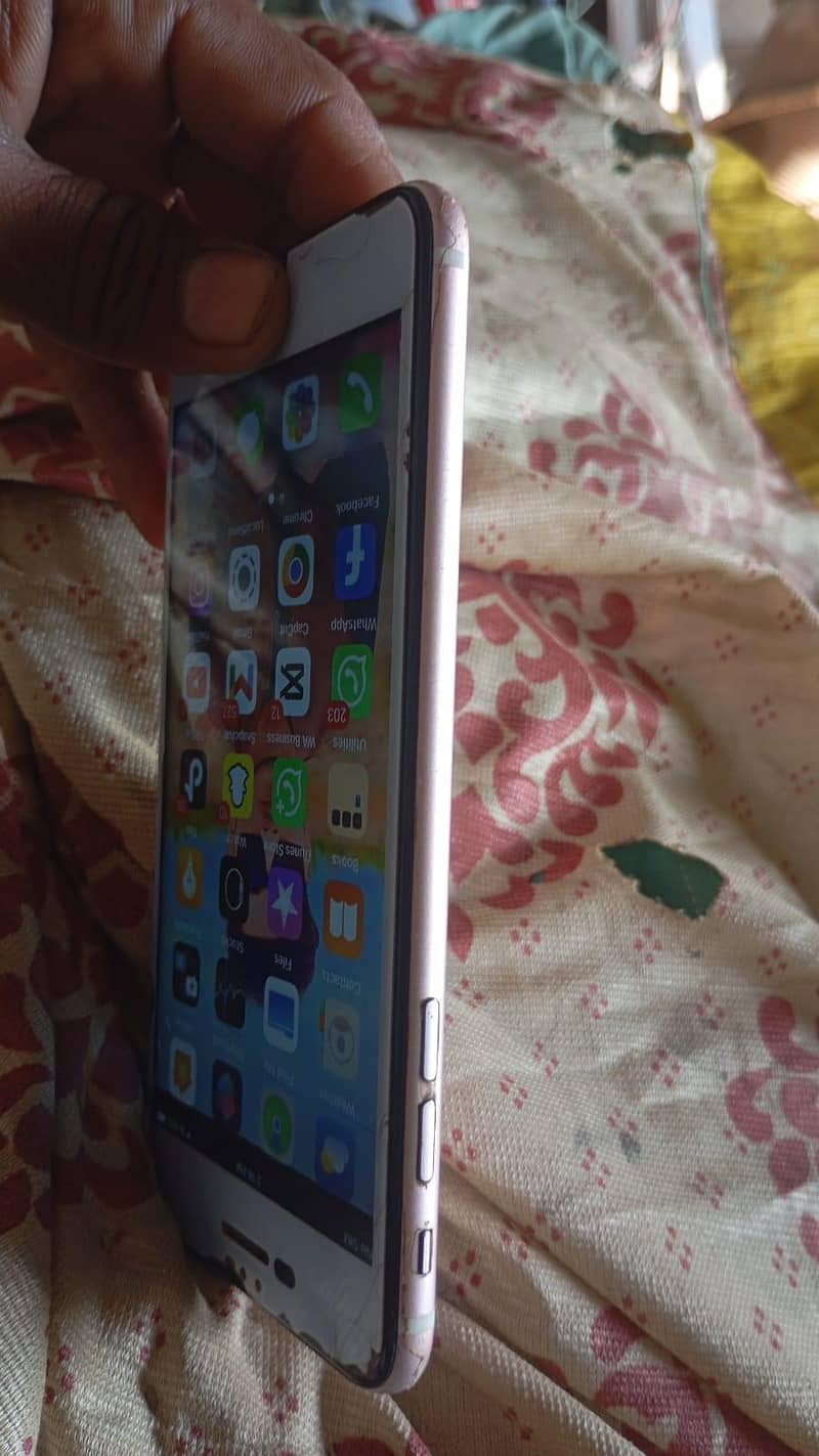 Apple iPhone 7 Plus 1