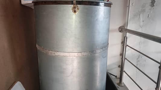 storage drum for wheat and rice with stand