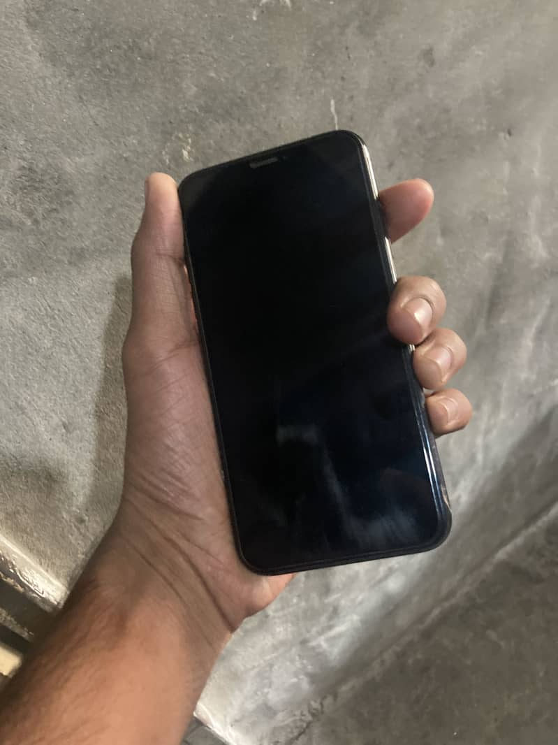 Apple iPhone XS 3