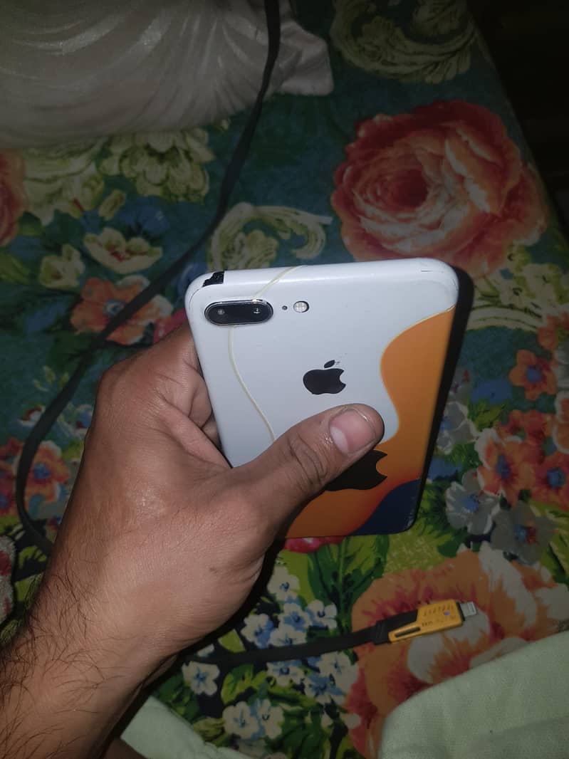 Apple iPhone 7 Plus 1
