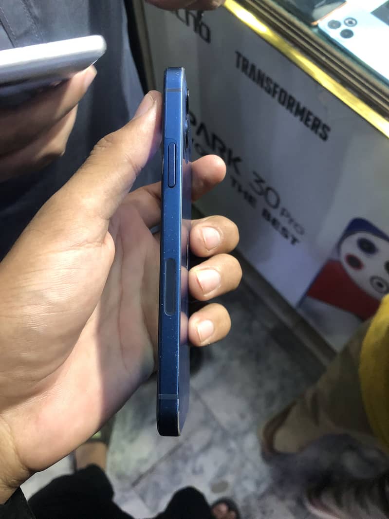 Apple iPhone 12 3