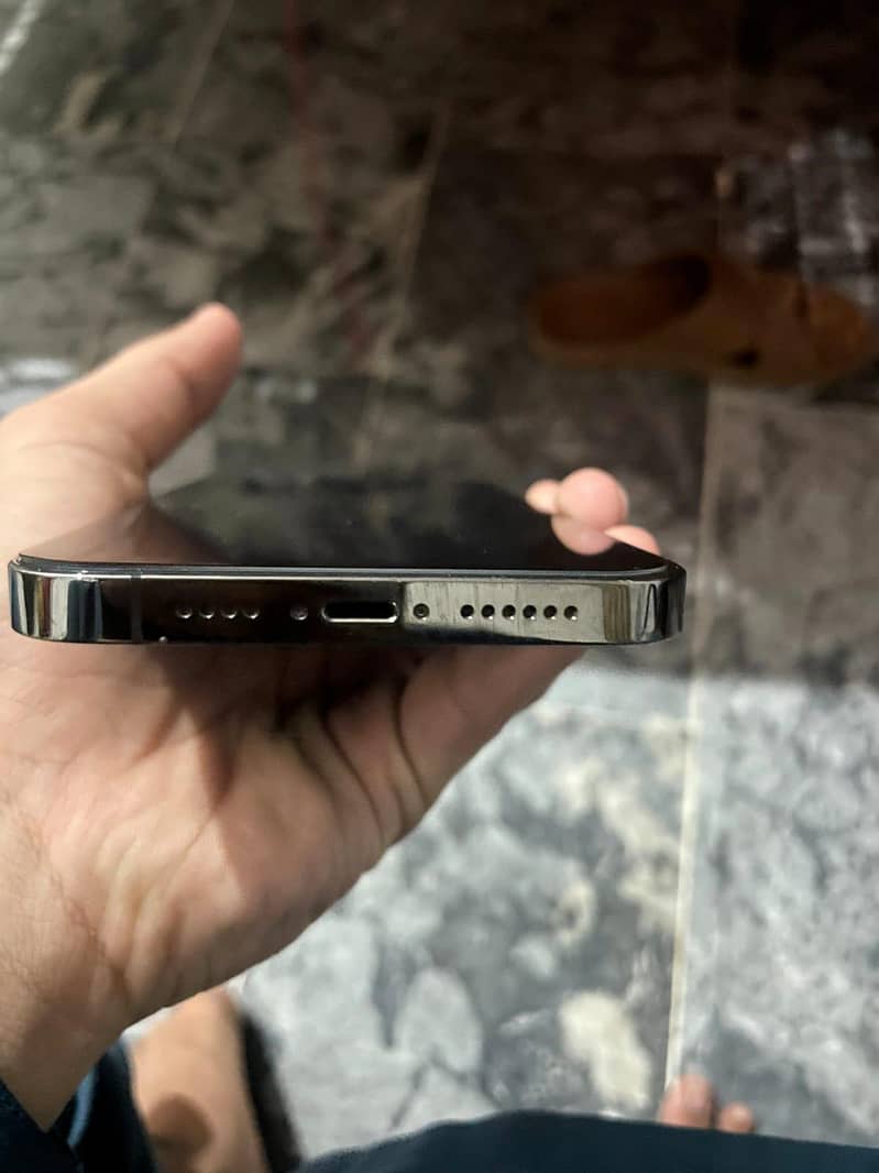 Apple iPhone 13 Pro Max 4