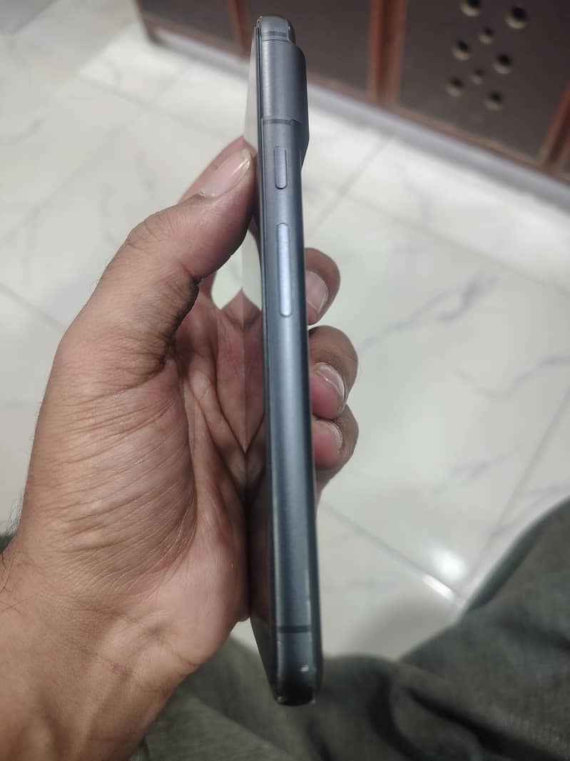 Google Pixel 8 4