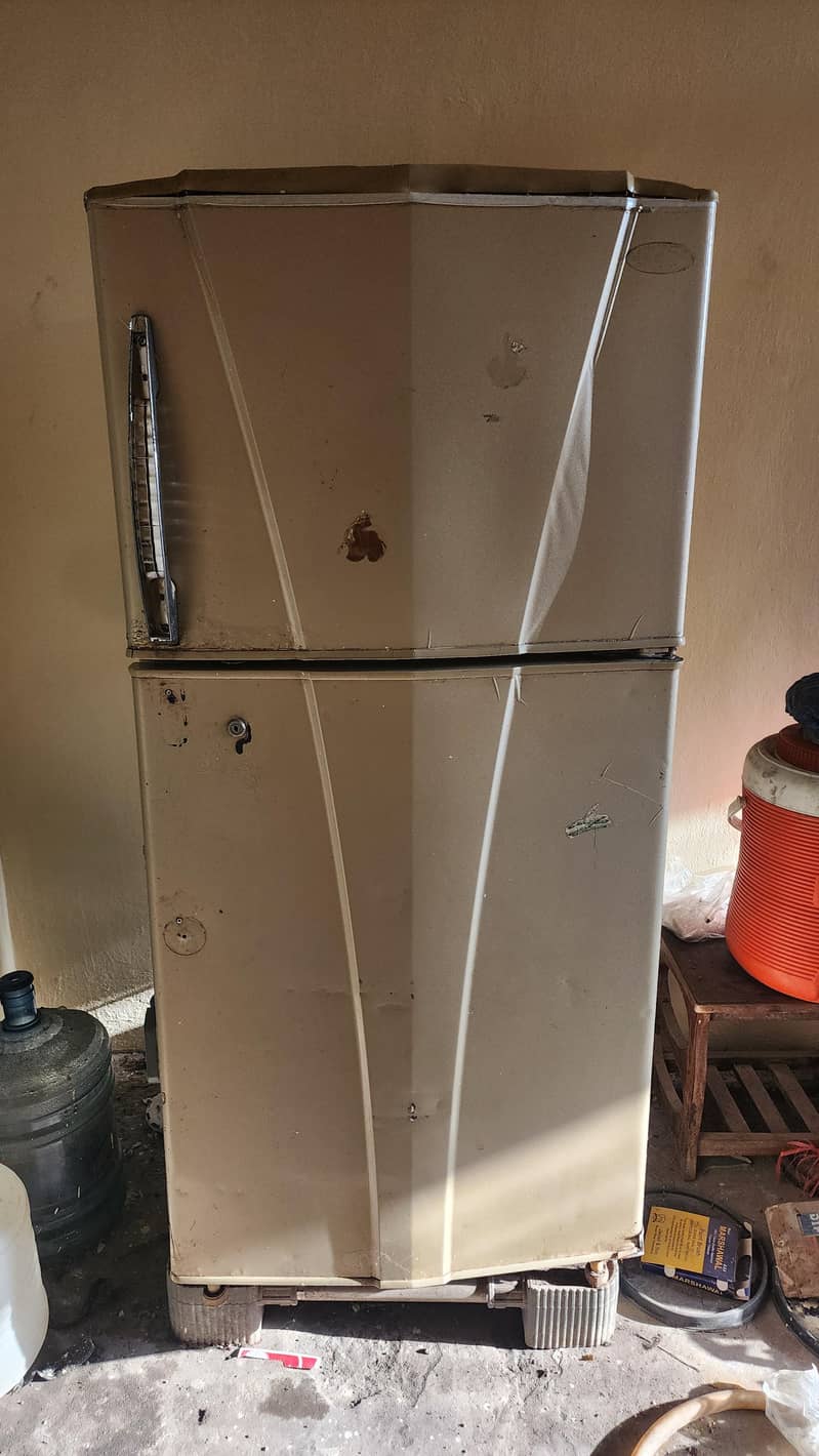 waves fridge good condition 0