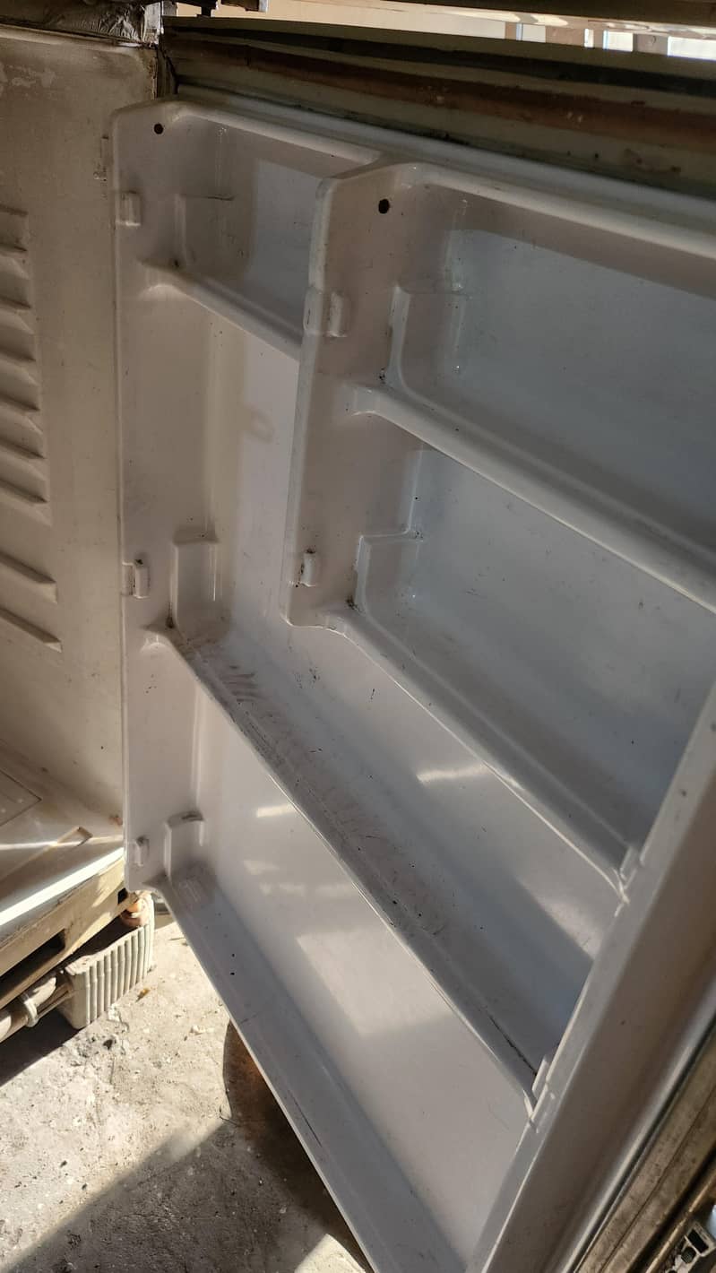 waves fridge good condition 5