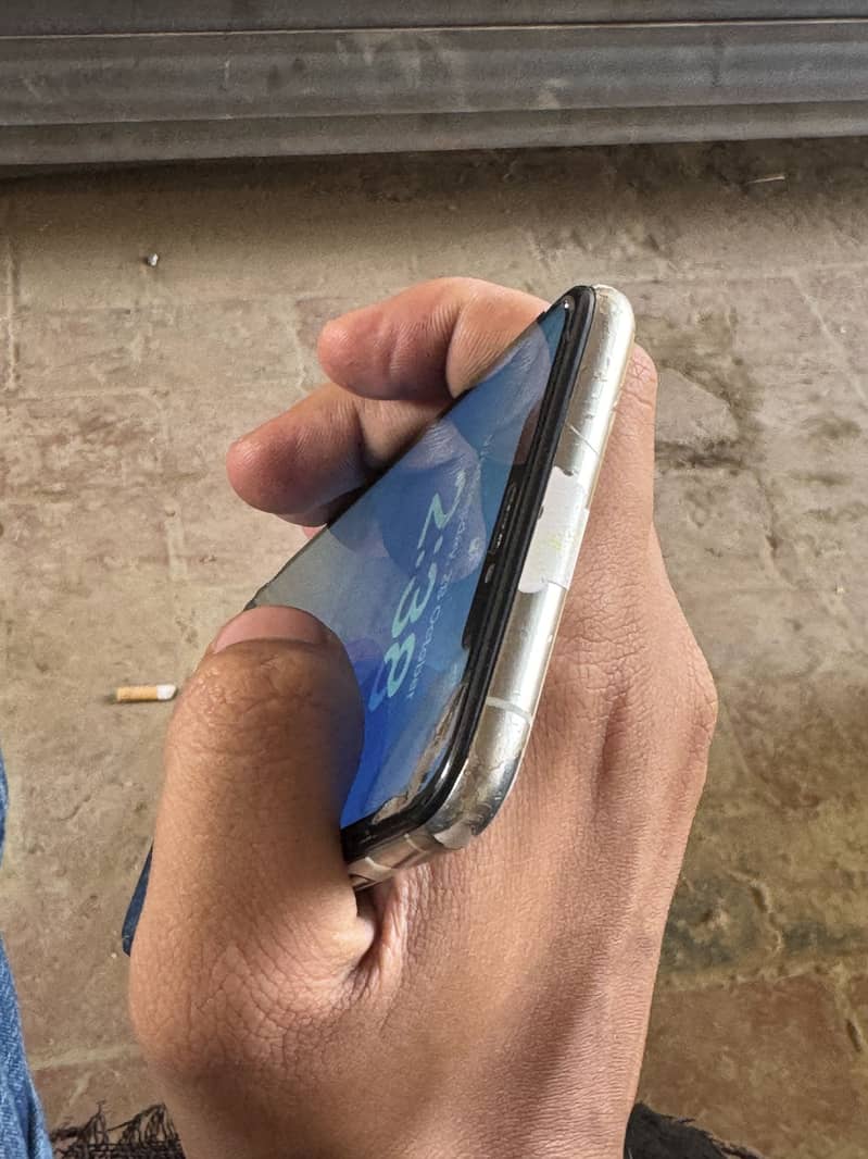 Apple iPhone XS Max 1
