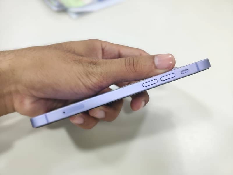Apple iPhone 12 4