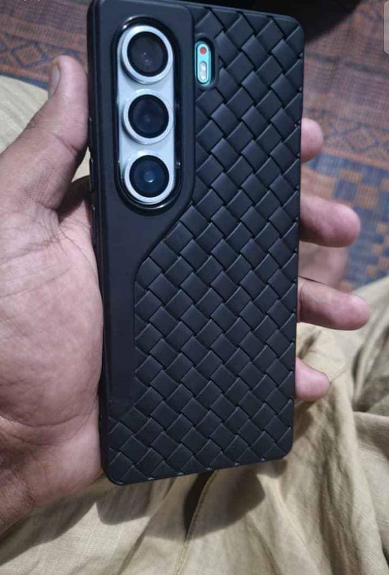 Tecno CAMON 40 Pro 1