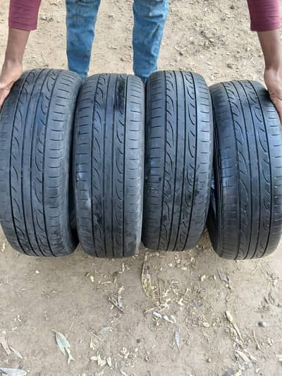 Car Tyres Set for Sale (Achi halat mein car ke tyres available hain)