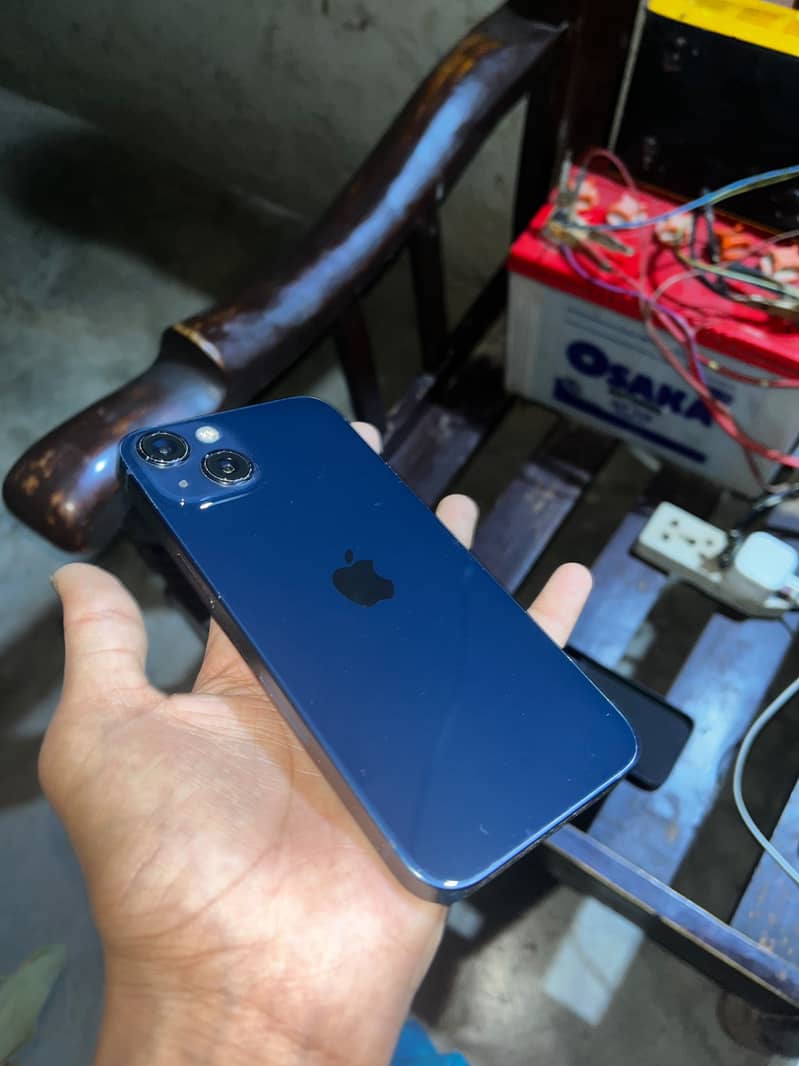 Apple iPhone 13 0