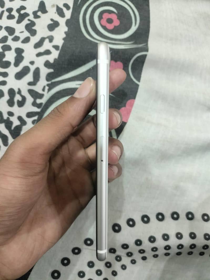 Apple iPhone SE 2020 1