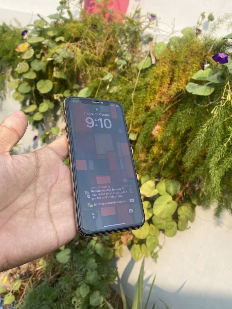 Apple iPhone XS 4