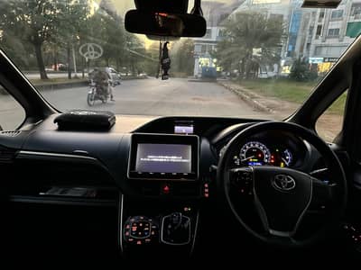 Toyota Esquire 2016