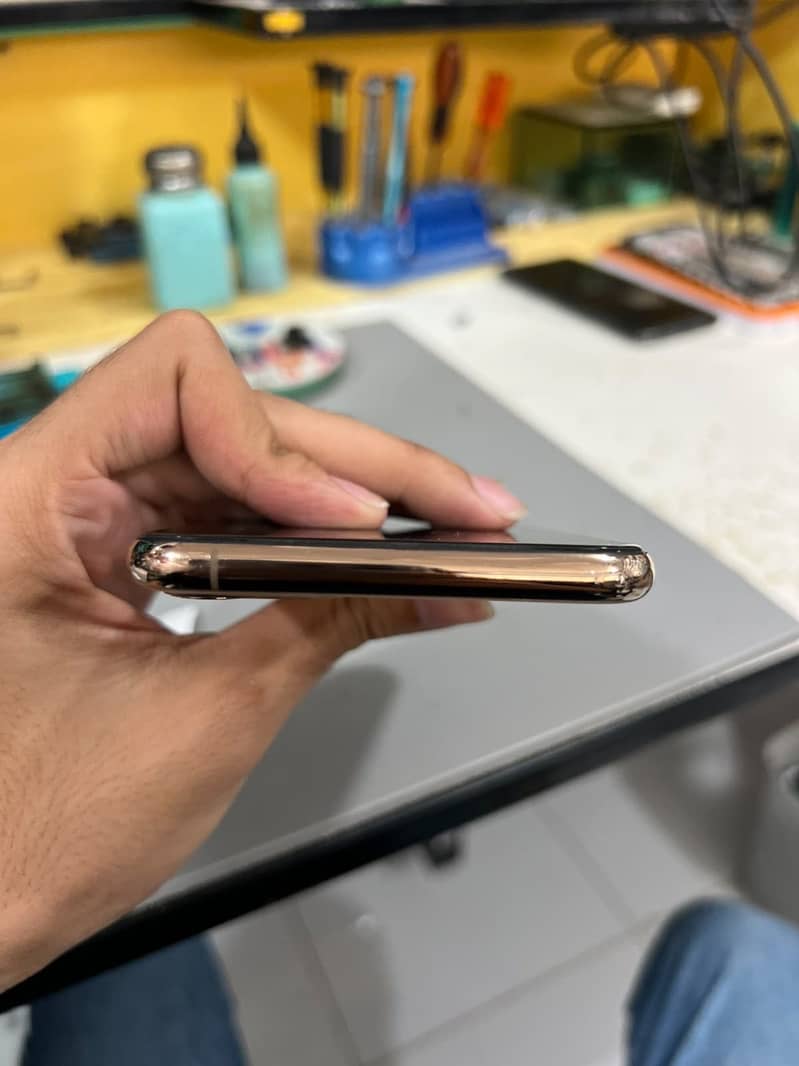 Apple iPhone 11 Pro Max 1