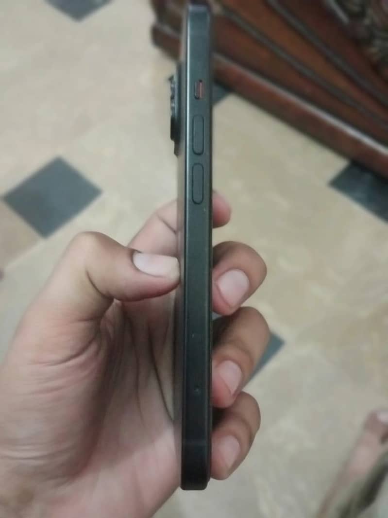 Apple iPhone 15 WhatsApp pa rabta keray 5
