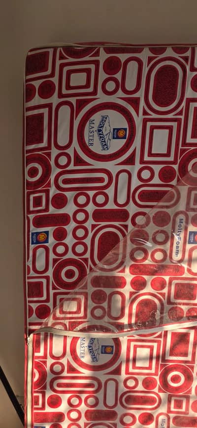 FOR SALE – QUEEN SIZE MOLTYFOAM MATTRESS
