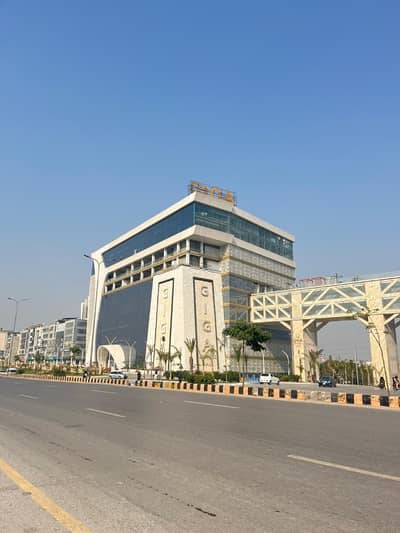 Shop For sale In Beautiful D Mall