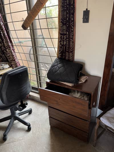 Bed with side tables and dressing drawers
