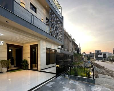 9 Marla House In Islamabad Is Available For sale