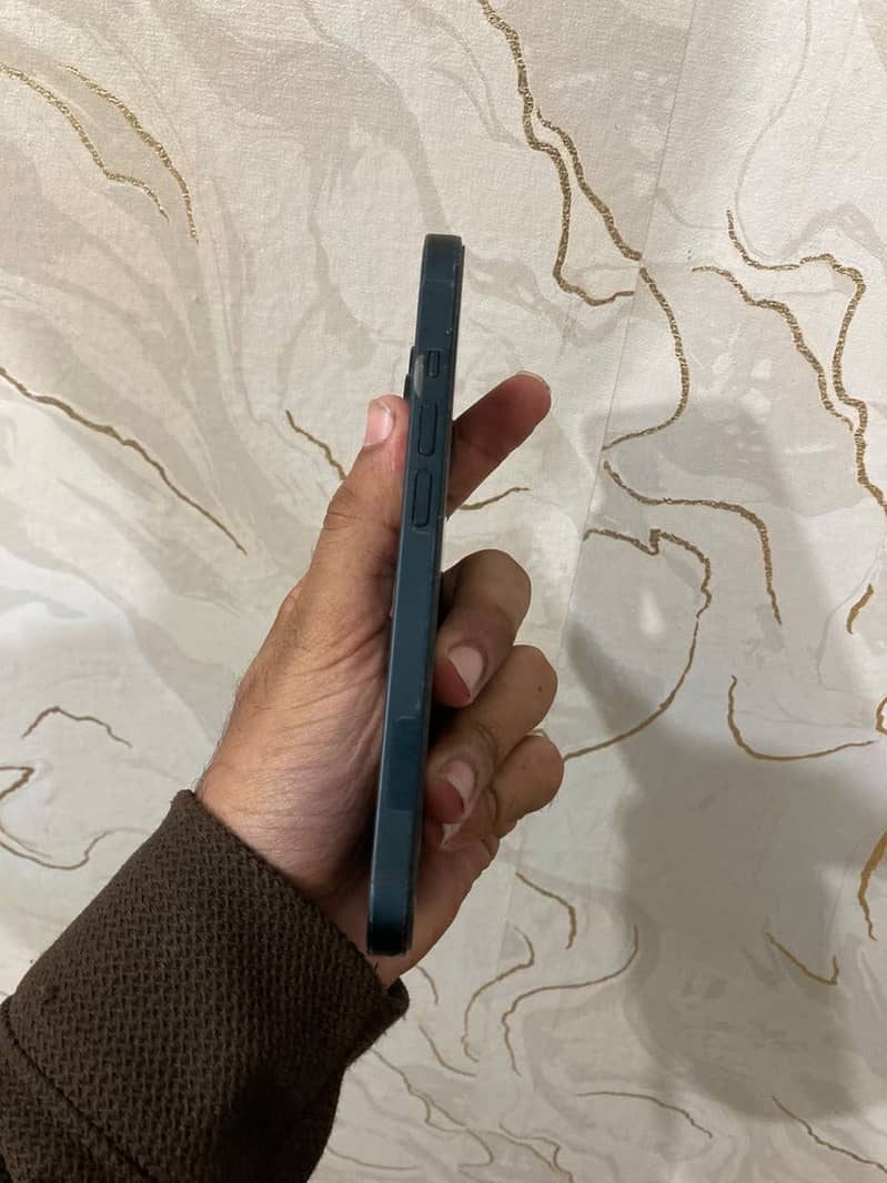 Apple iPhone 14 4
