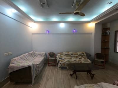 Prime Location In Garden East 950 Square Feet Flat For Rent