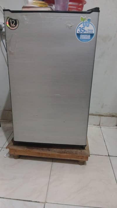 Mini fridge