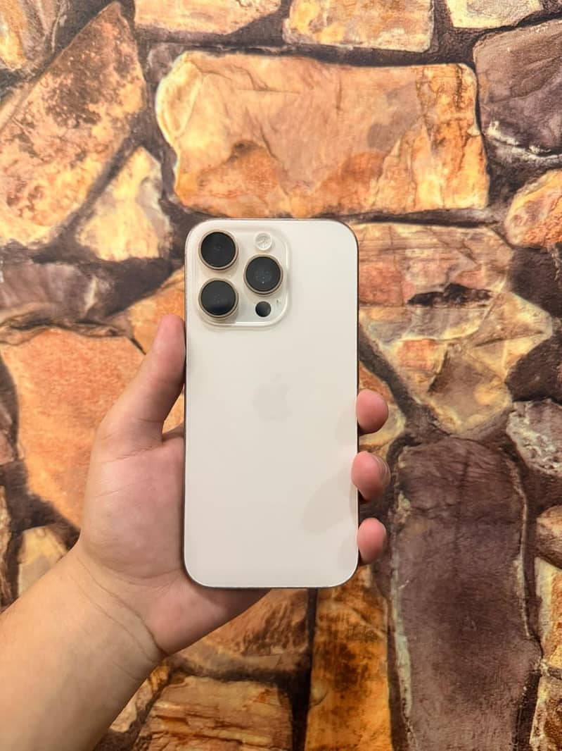 Apple iPhone 16 Pro 1