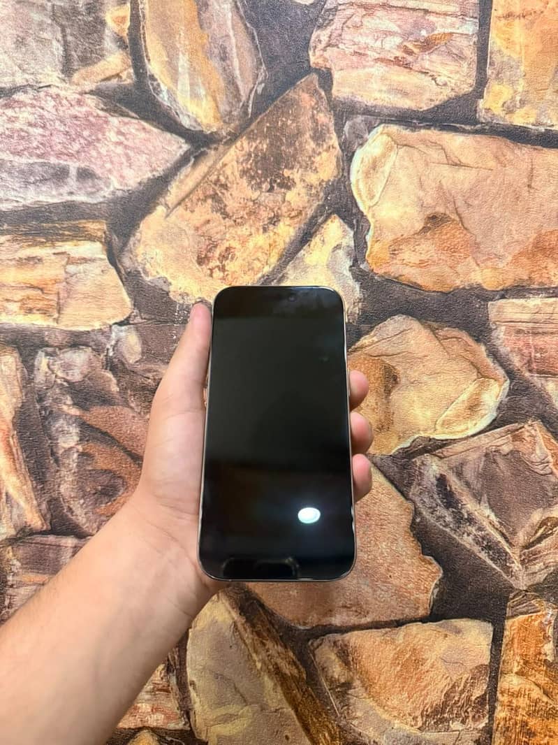 Apple iPhone 16 Pro 4