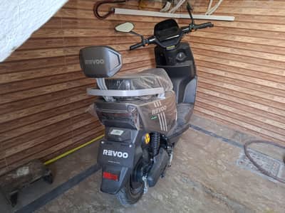 Reevo A 12 Electric Scooter | Almost Brand New | Lithium Battery