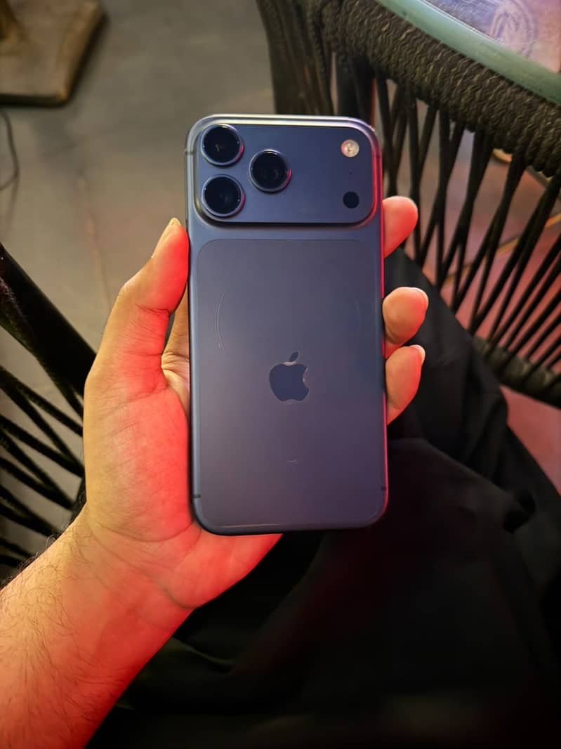 Apple iPhone 17 Pro Max 1