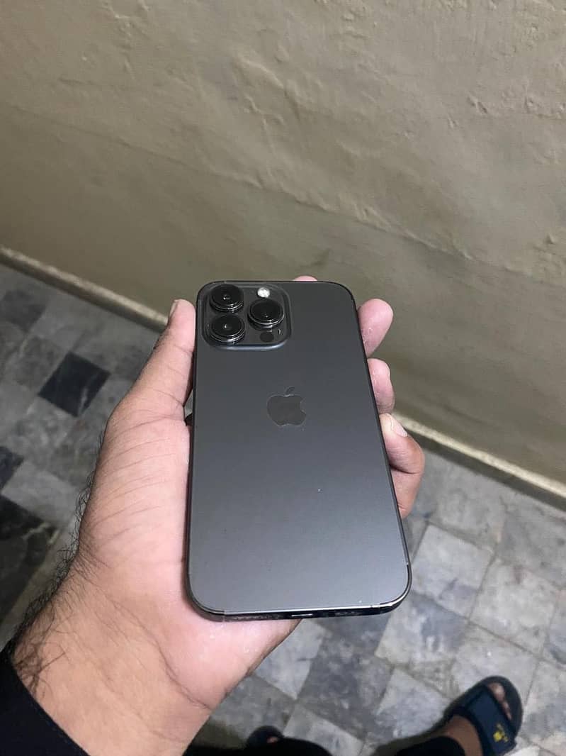 Apple iPhone 13 Pro 1