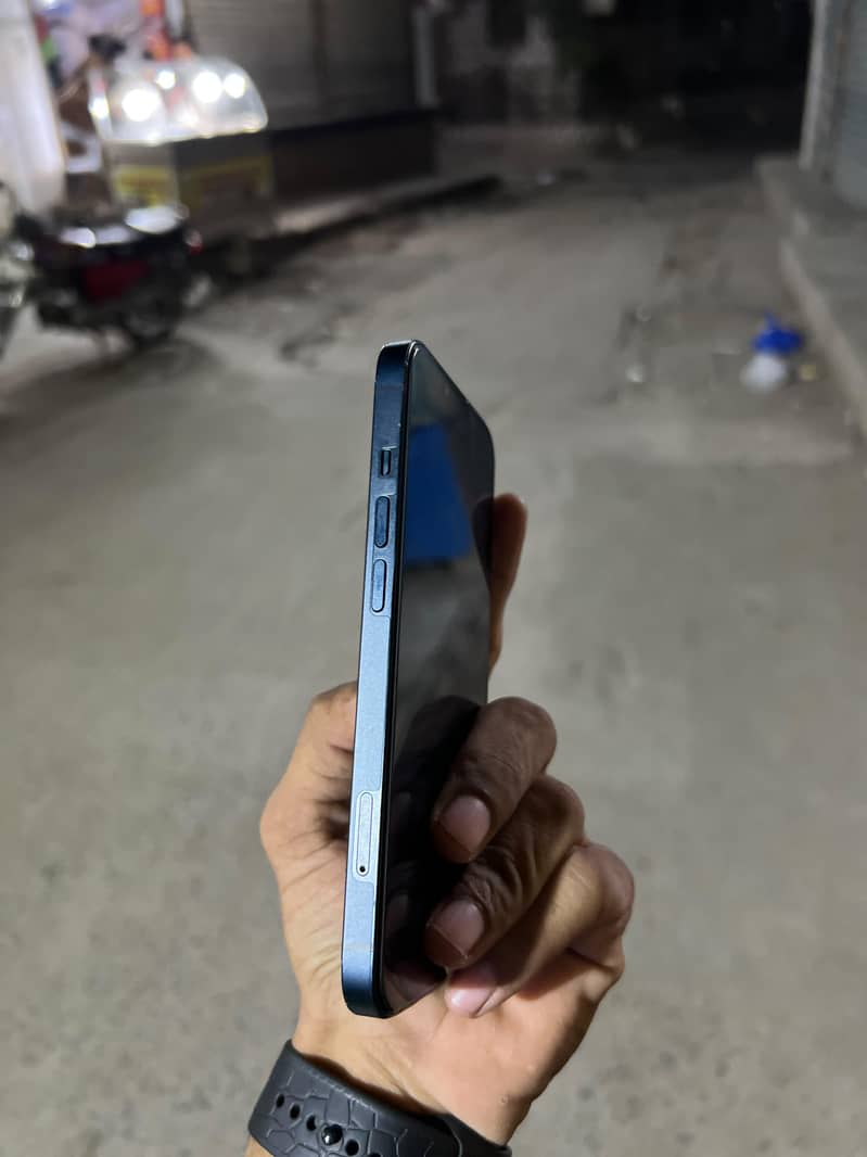 Apple iPhone 13 6
