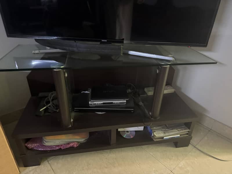 TV TABLE BIG, good condition 0