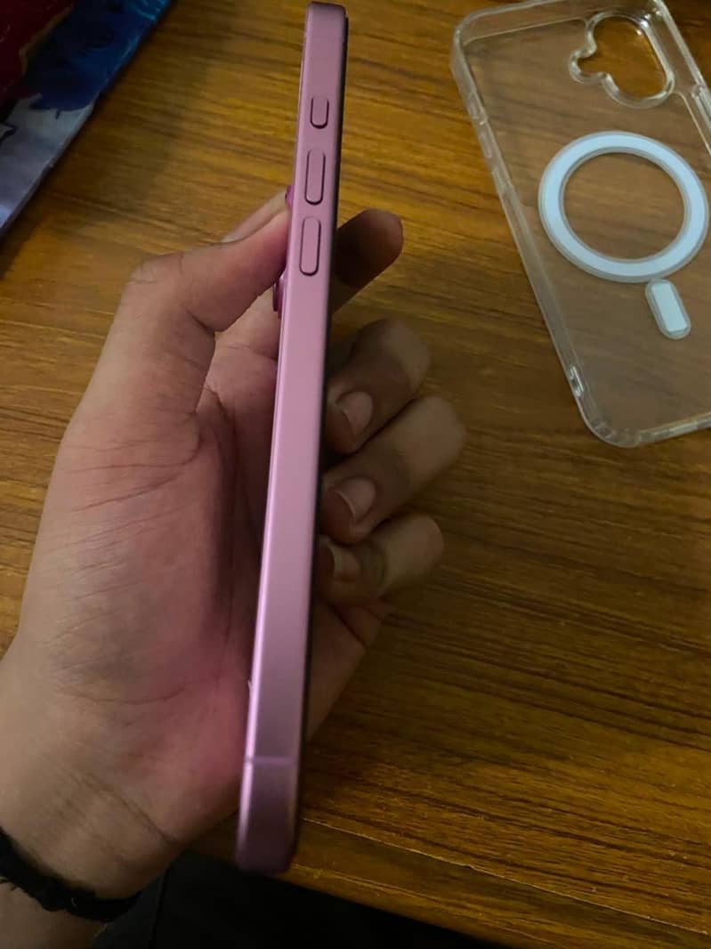 Apple iPhone 16 Plus 4