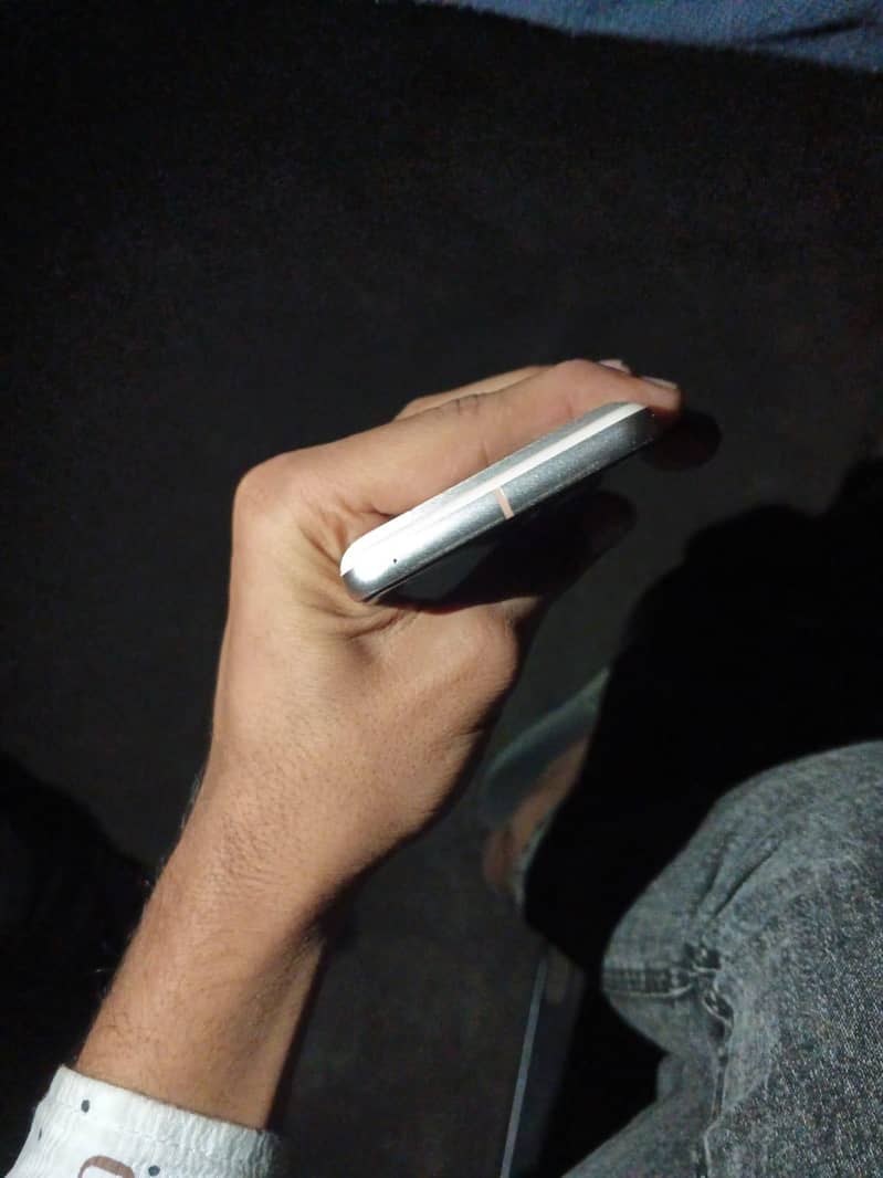 Google Pixel 8 0