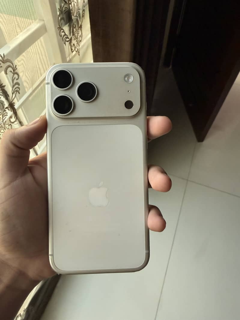 Apple iPhone 17 Pro Max 0