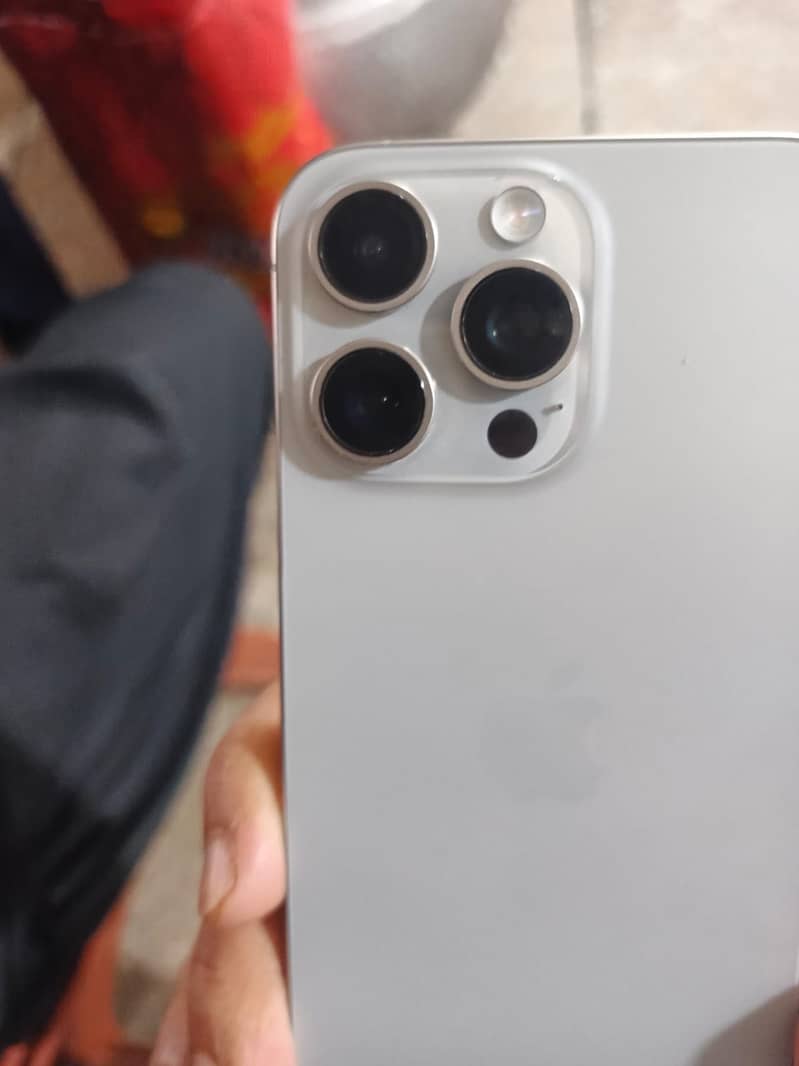 Apple iPhone 15 Pro Max 6