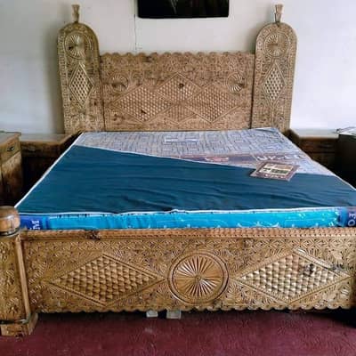 Royal Antique Handcrafted bed– Hand Carved & Hand Painted