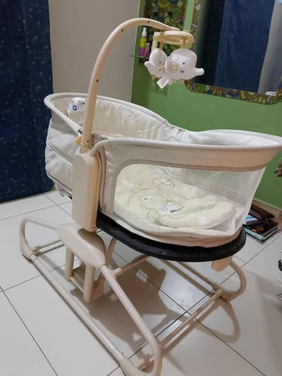 mastela 4 in 1 deluxe multifunction bassinet auto swing