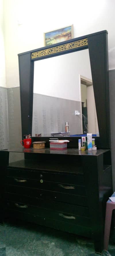 DRESSING TABLE