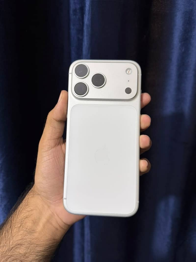 Apple iPhone 17 Pro Max 0