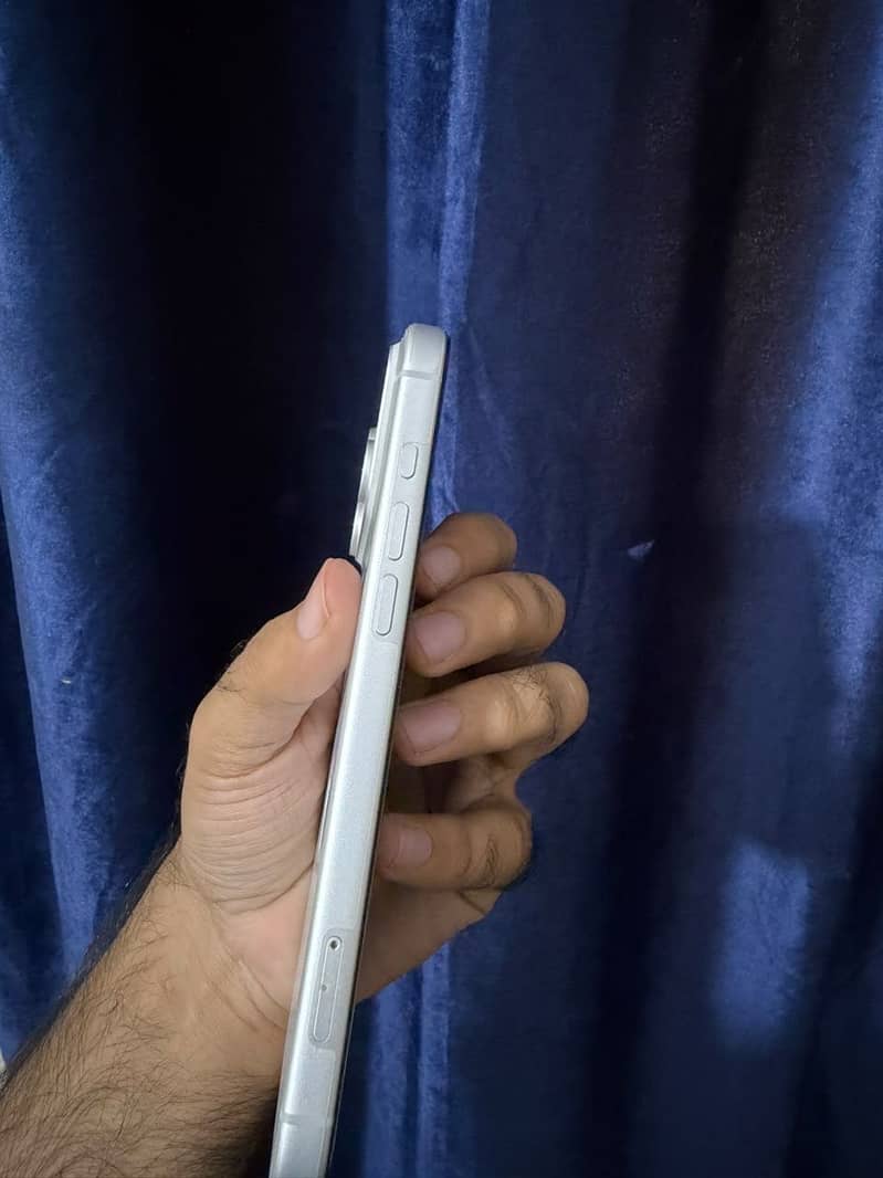 Apple iPhone 17 Pro Max 4