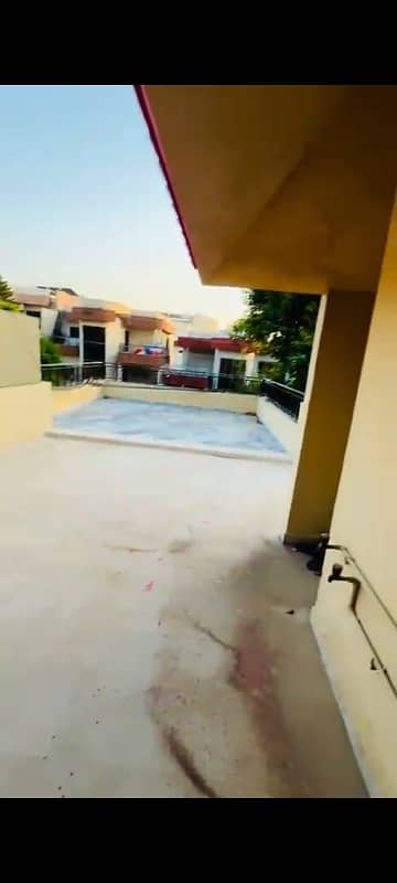 8 Marla Villa Available For Rent