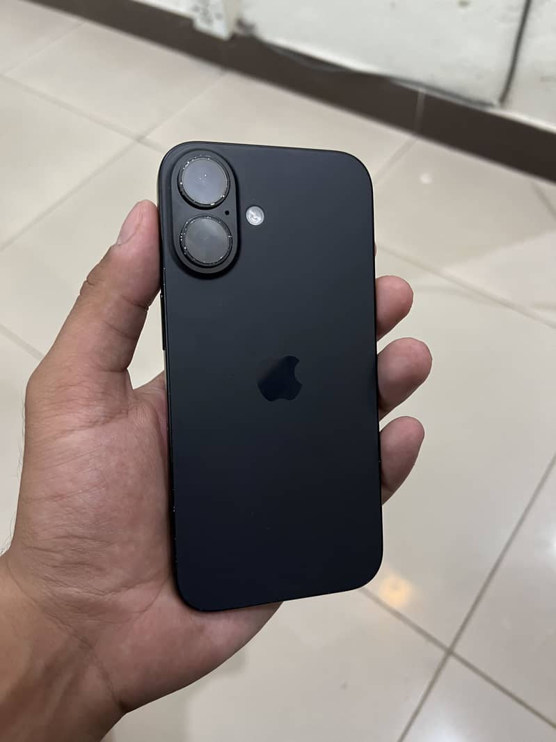 Apple iPhone 16 0
