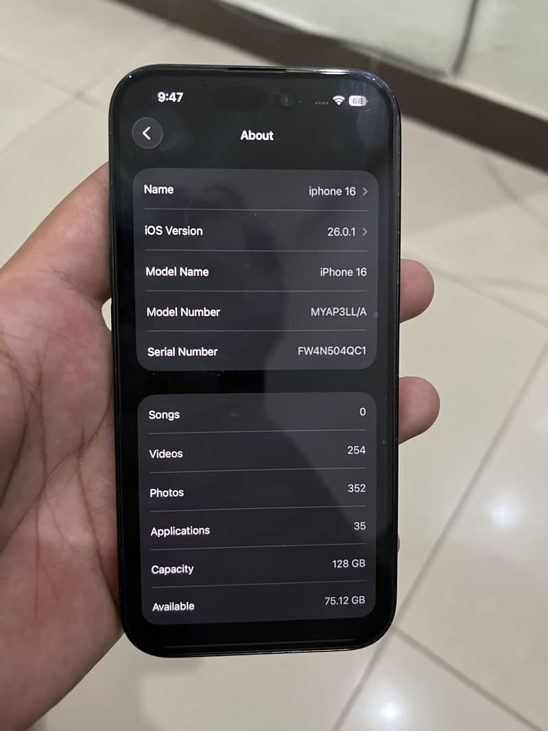 Apple iPhone 16 8