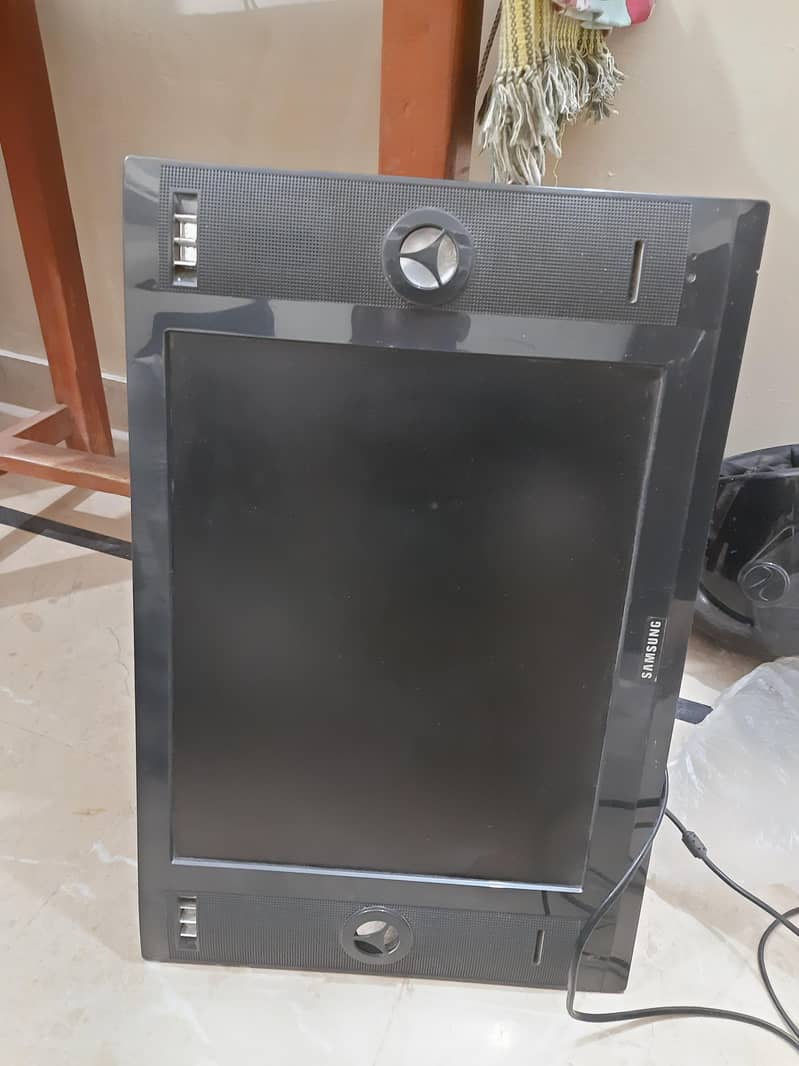 LCd 24 inch 1