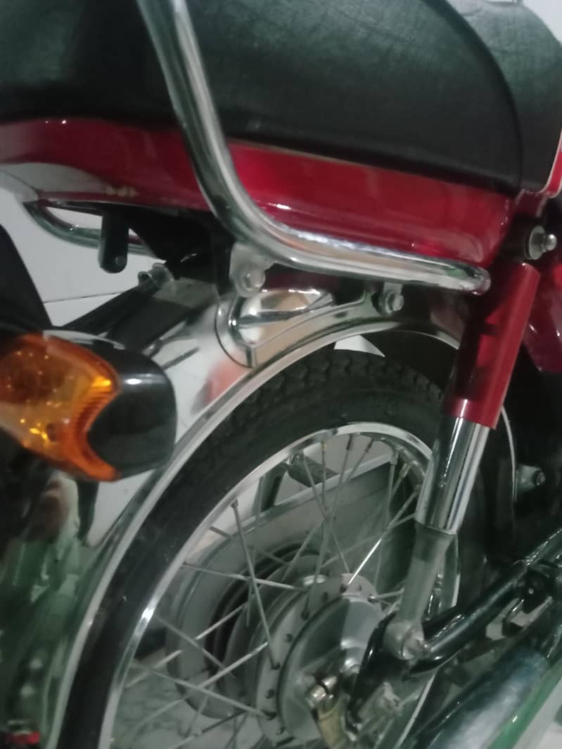 Honda CD70 4