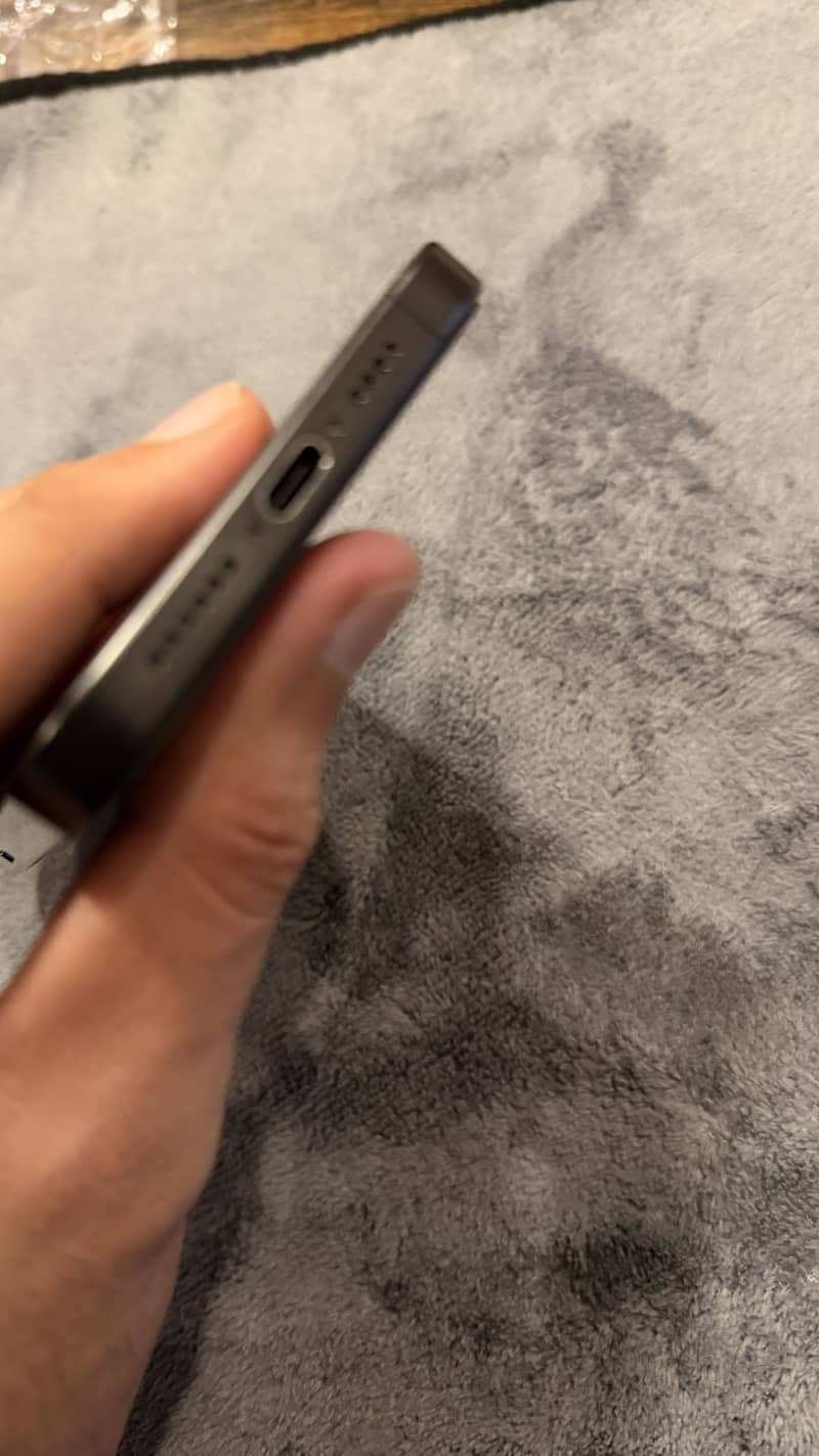 Apple iPhone 15 Pro Max 5