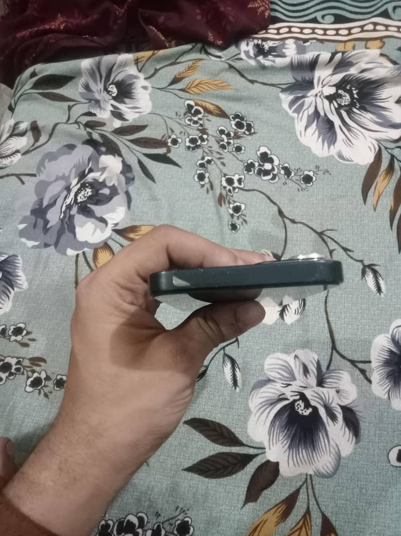 Apple iPhone 13jv 0